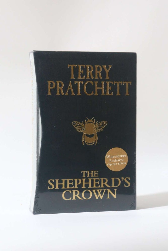 Item #11745 The Shepherd's Crown. Terry Pratchett.